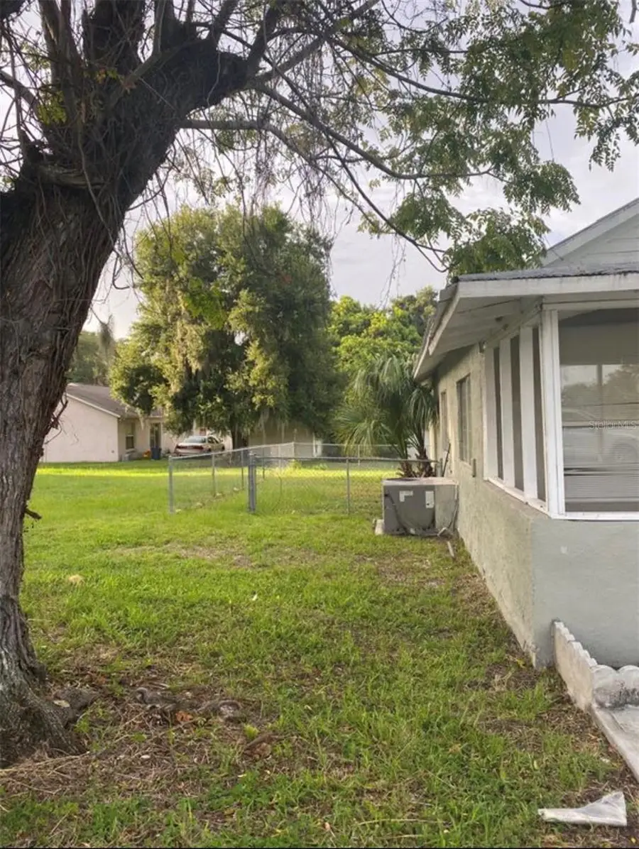 904 Washington Street, Leesburg, FL 34748 - #2