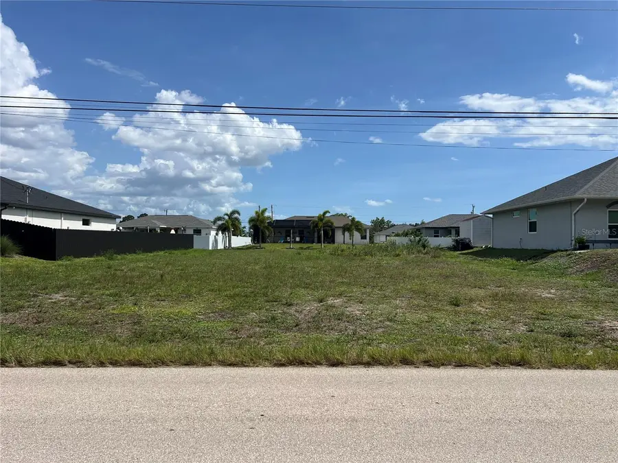 406 Jacaranda Pkwy E, Cape Coral, FL 33909 - #3