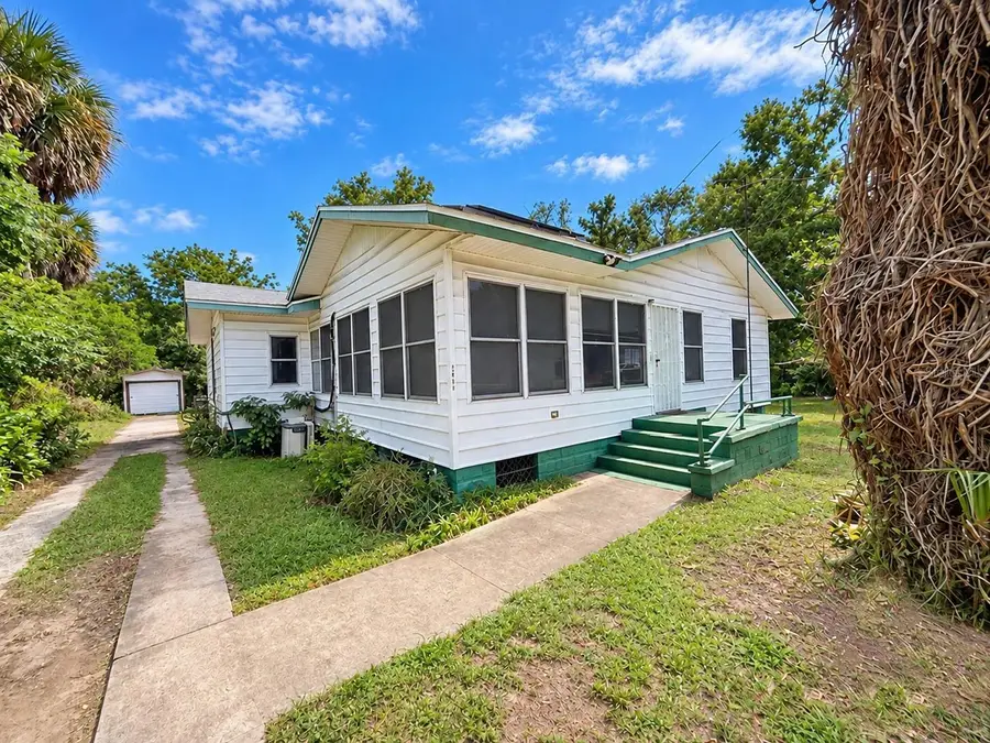 1805 E Orange Avenue, Eustis, FL 32726 - #2