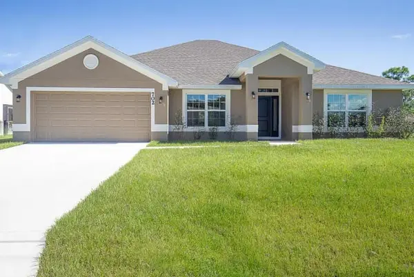 702 SE Walters Terrace, PORT ST LUCIE, FL 34983