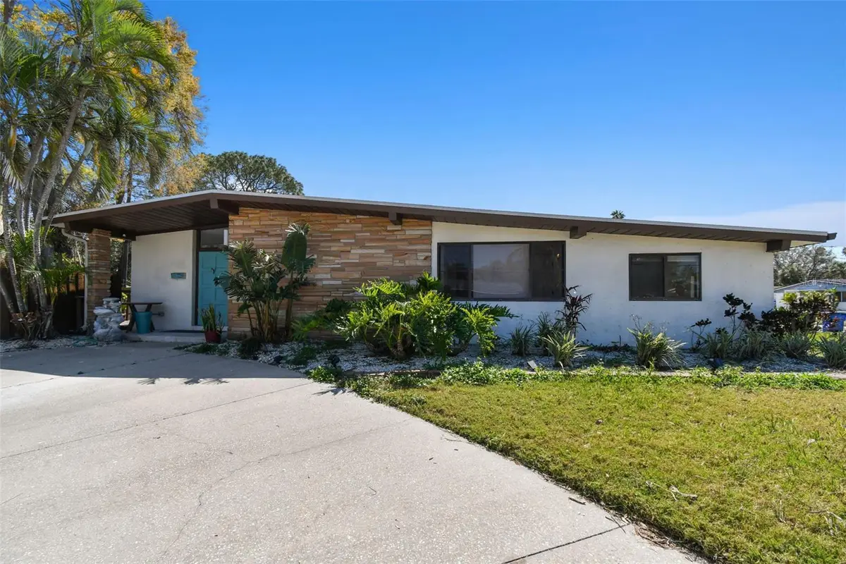 1600 Delaware Avenue Ne, Saint Petersburg, FL 33703 - Image #1