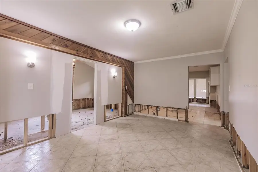 647 74th Avenue N, Saint Petersburg, FL 33702 - Image #3