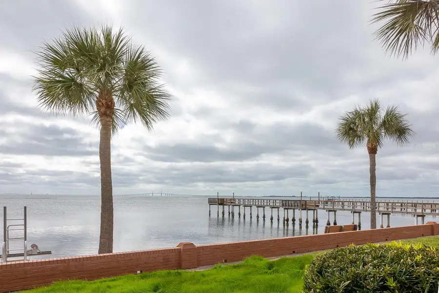 650 Pinellas Point Drive S #211, Saint Petersburg, FL 33705 - Image #2