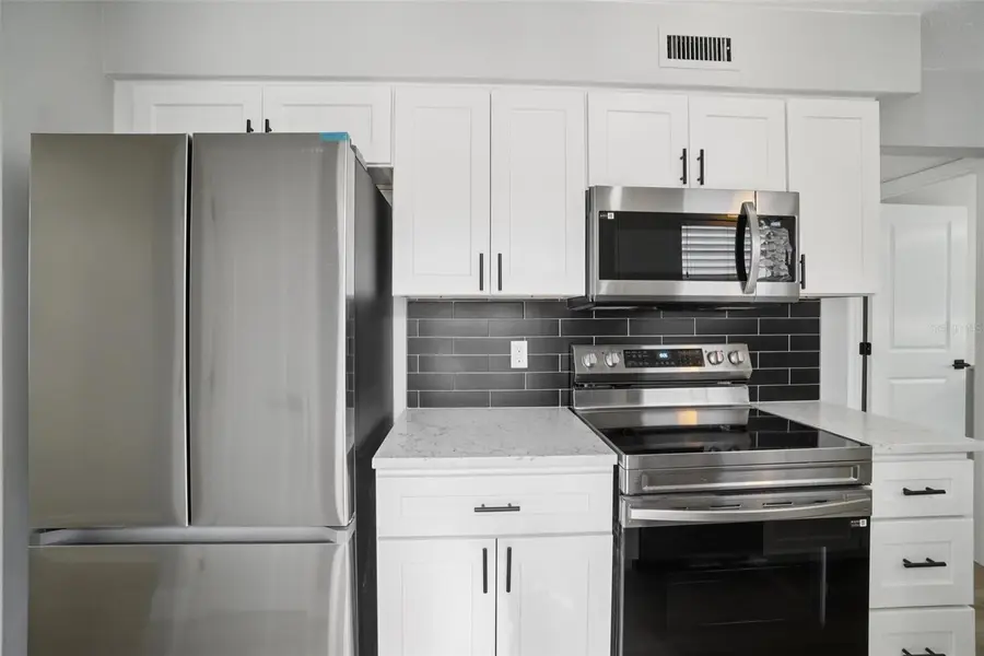 6940-A Sunset Drive S #1D, Saint Petersburg, FL 33707 - Image #3