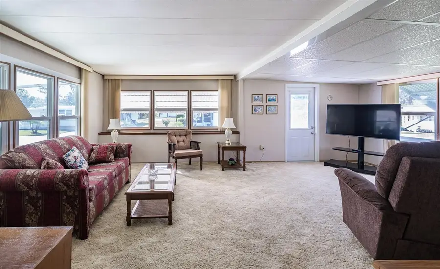 37249 Hammond Drive, Zephyrhills, FL 33541 - Image #2