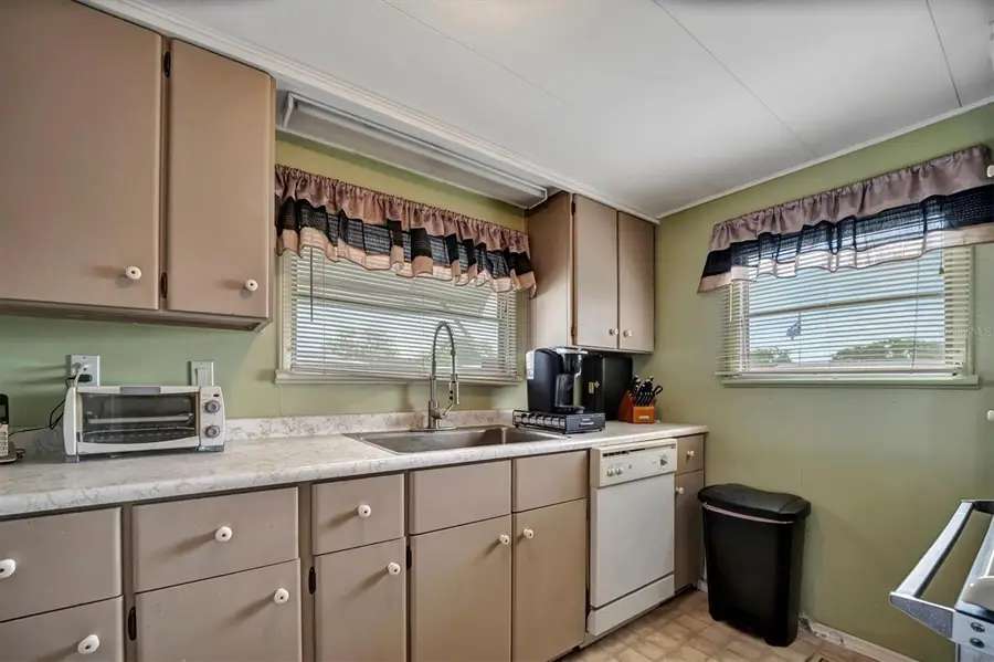 122 E Saint Annes Circle, Apollo Beach, FL 33572 - #3