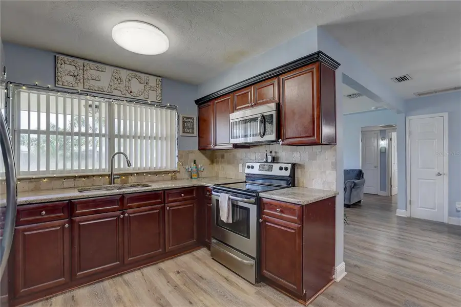 6637 Poinsettia Avenue S, Saint Petersburg, FL 33707 - Image #3