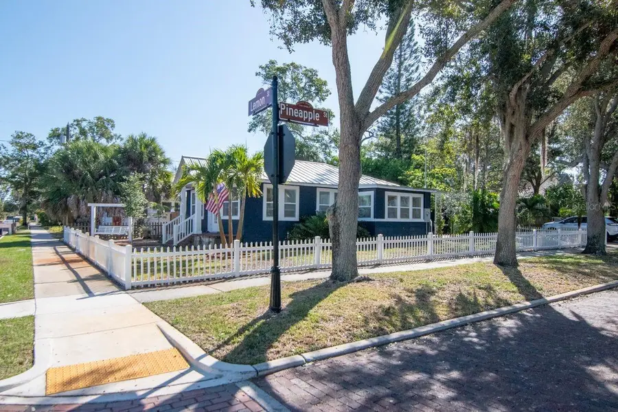 319 W Lemon Street, Tarpon Springs, FL 34689 - Image #2