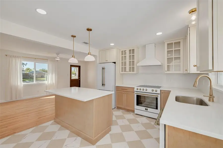 1127 Tyrone Court N, Saint Petersburg, FL 33710 - Image #3