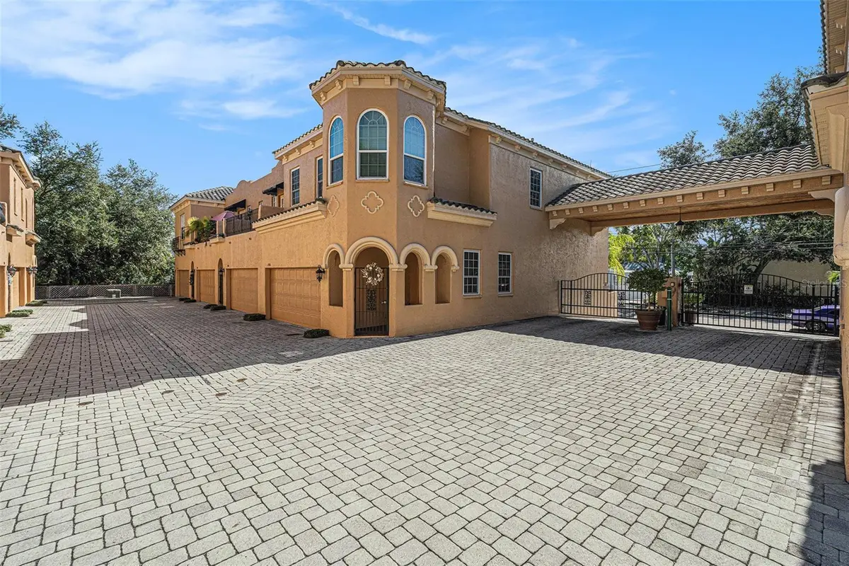 2904 Hansen Manor Lane, Tampa, FL 33611 - Image #1