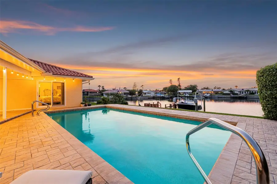 4712 Overlook Drive Ne, Saint Petersburg, FL 33703 - #3