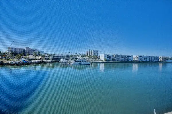 7420 Bay Island Drive #374, SOUTH PASADENA, FL 33707