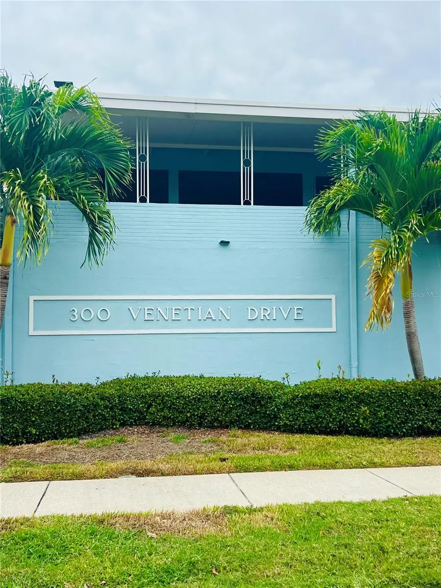 300 Venetian Drive #4, Clearwater, FL 33755 - Image #3