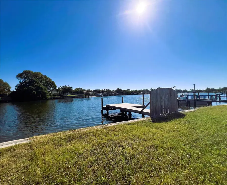 4005 S Sunrise Drive S, Saint Petersburg, FL 33705 - Image #2