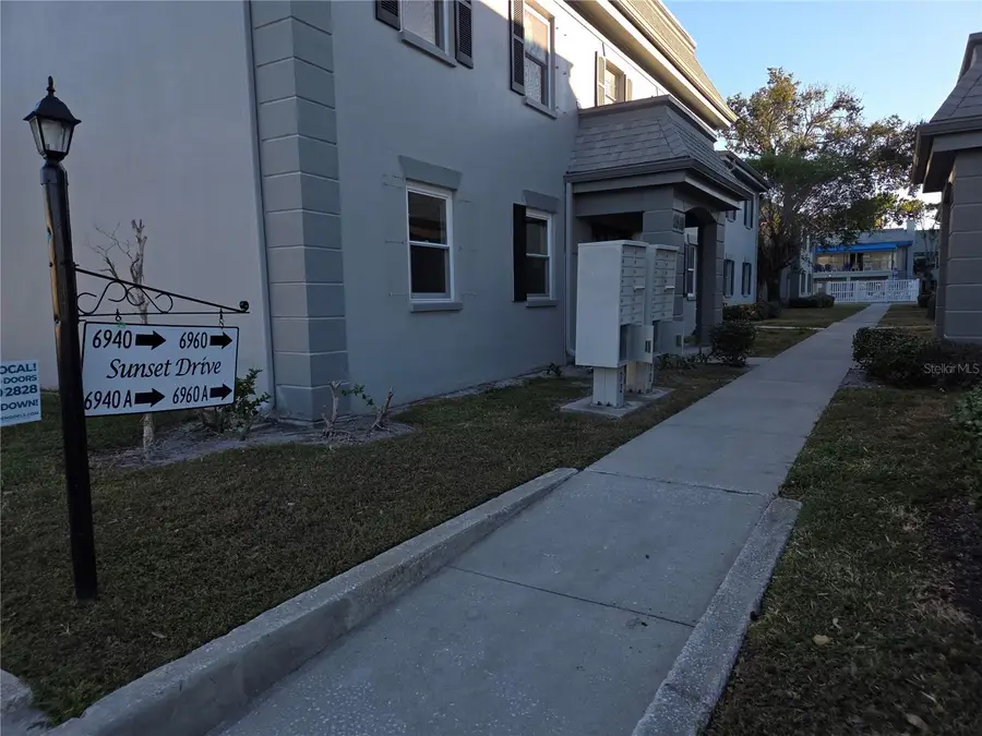 6960 A Sunset Drive S #2B, South Pasadena, FL 33707 - Image #3