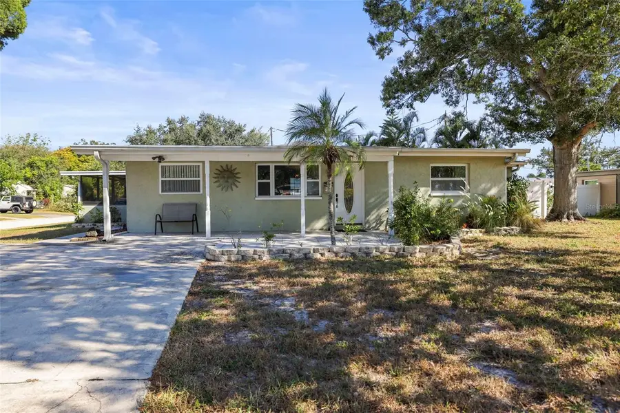 401 Davison Avenue Ne, Saint Petersburg, FL 33703 - Image #2