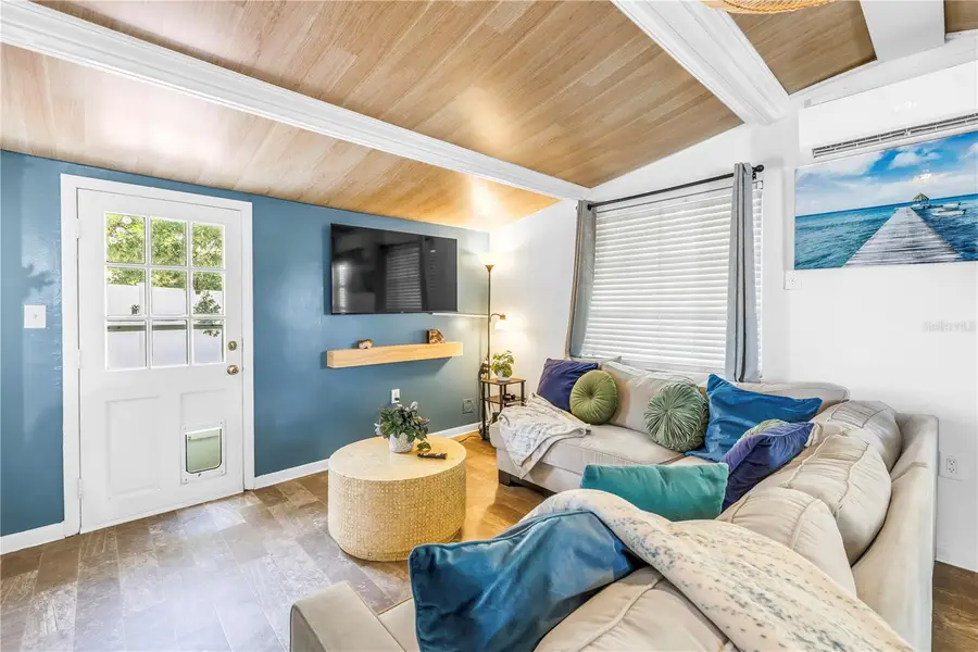 844 Brookwood Drive S, Saint Petersburg, FL 33707 - Image #3