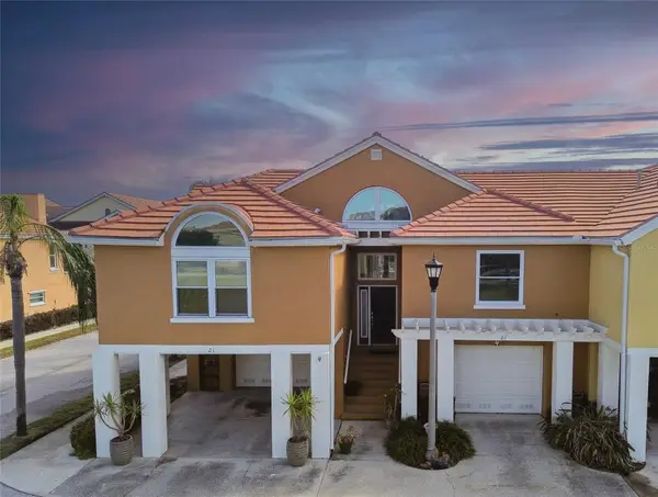 21 Crescent Place S, ST PETERSBURG, FL 33711