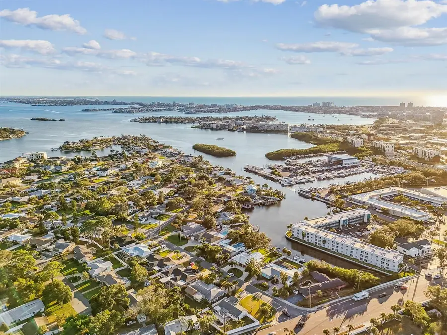 1200 Robin Road S, Saint Petersburg, FL 33707 - Image #2