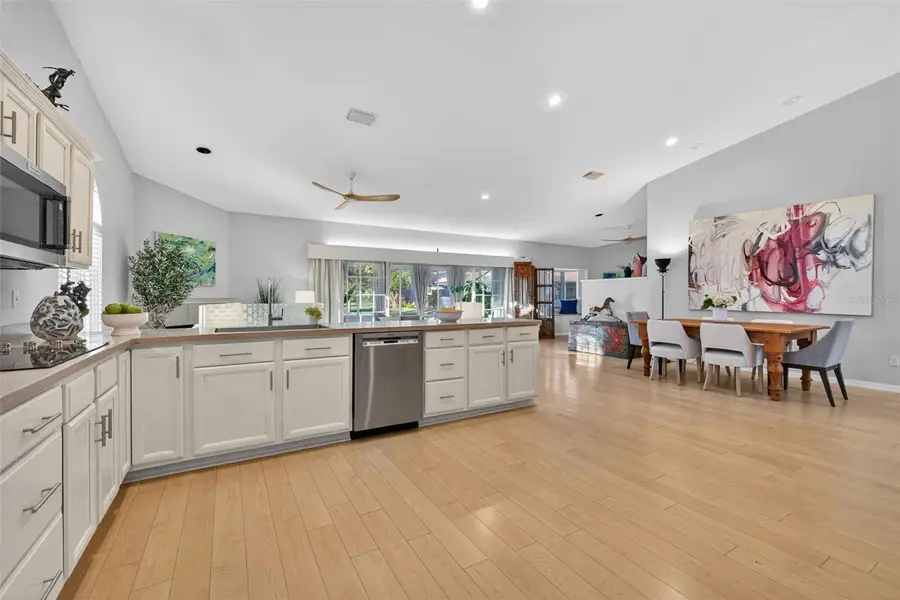 1620 Pelican Creek Crossing, Saint Petersburg, FL 33707 - Image #2