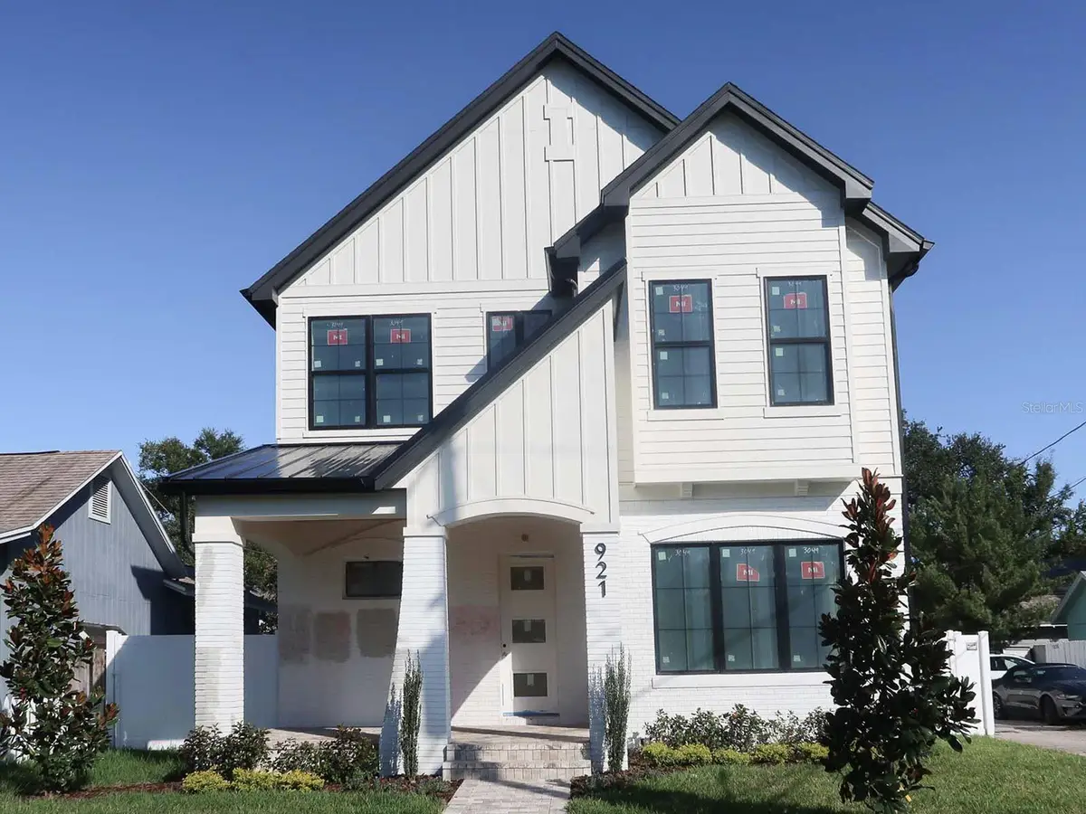 921 12th Street N, Saint Petersburg, FL 33705 - Image #1