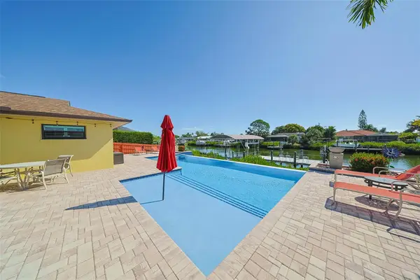 914 Chipaway Drive, APOLLO BEACH, FL 33572