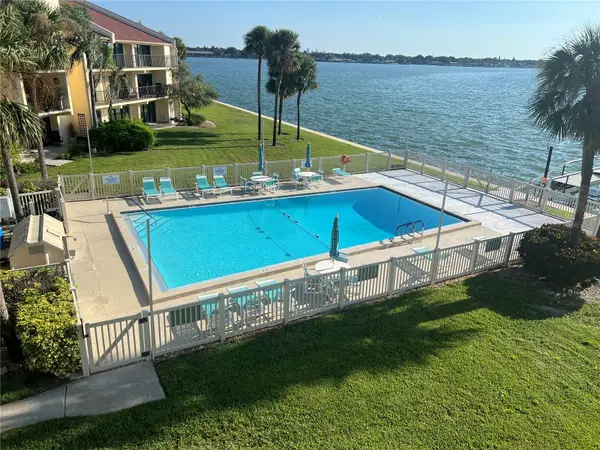 7520 Sunshine Skyway Lane S #T18, ST PETERSBURG, FL 33711