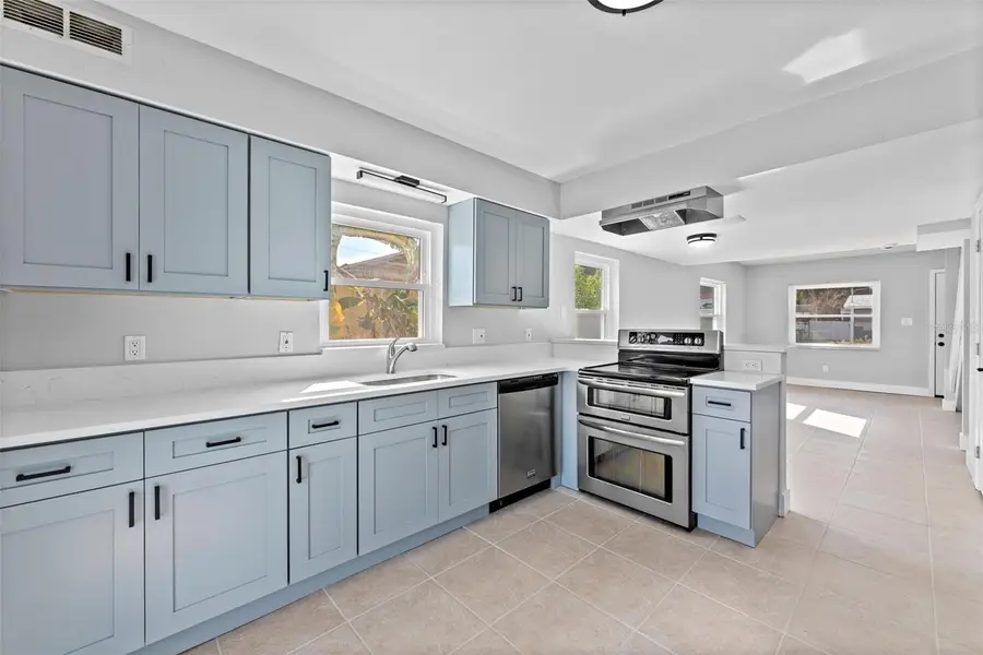 8737 N Tangerine Place, Tampa, FL 33617 - Image #3