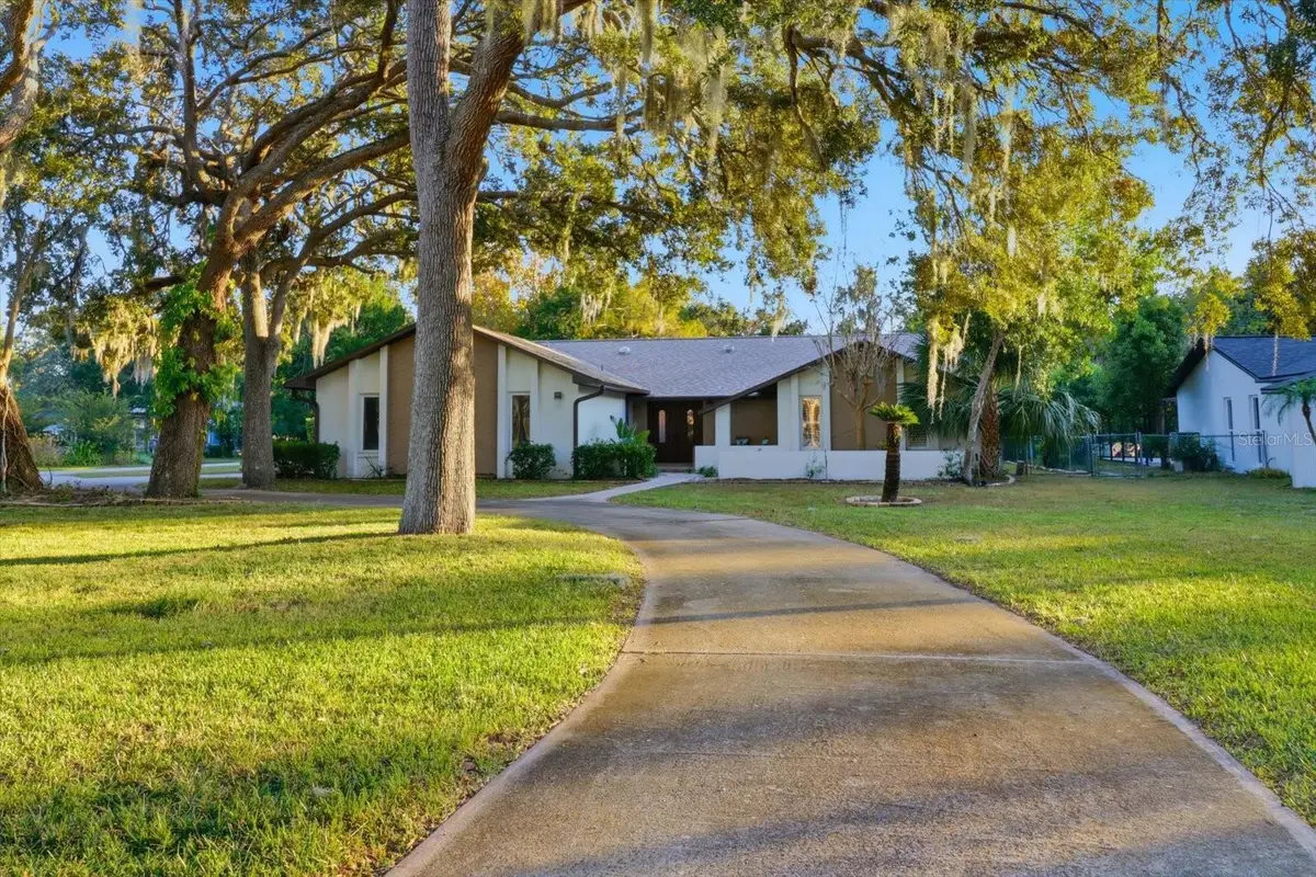 11806 W Riverhaven Drive, Homosassa, FL 34448 - Image #1