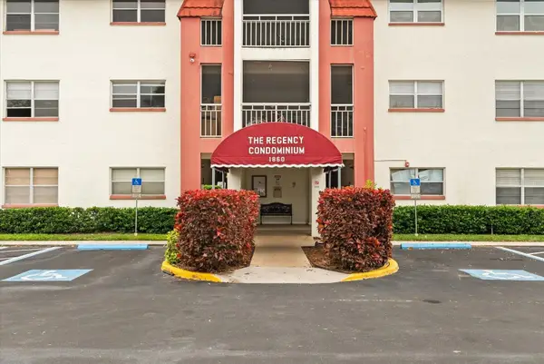 1860 Massachusetts Avenue Ne #101, ST PETERSBURG, FL 33703