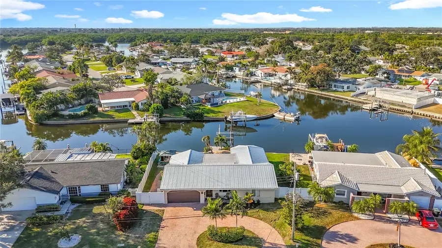 4990 Dover Street Ne, Saint Petersburg, FL 33703 - Image #2