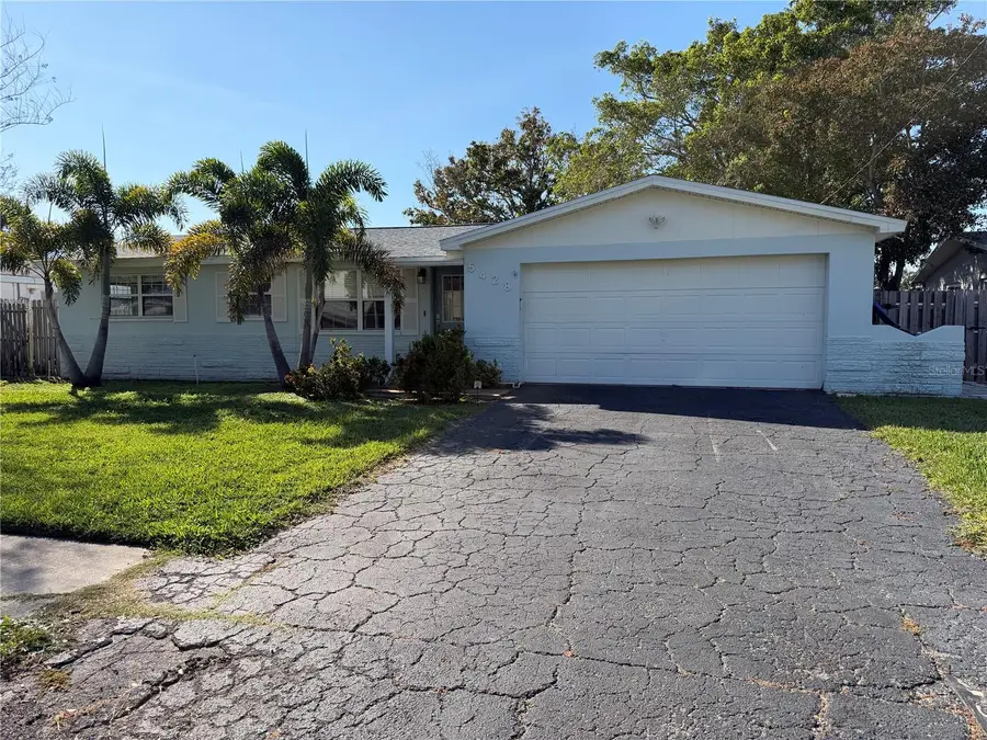 5428 Denver Street Ne, Saint Petersburg, FL 33703 - Image #2
