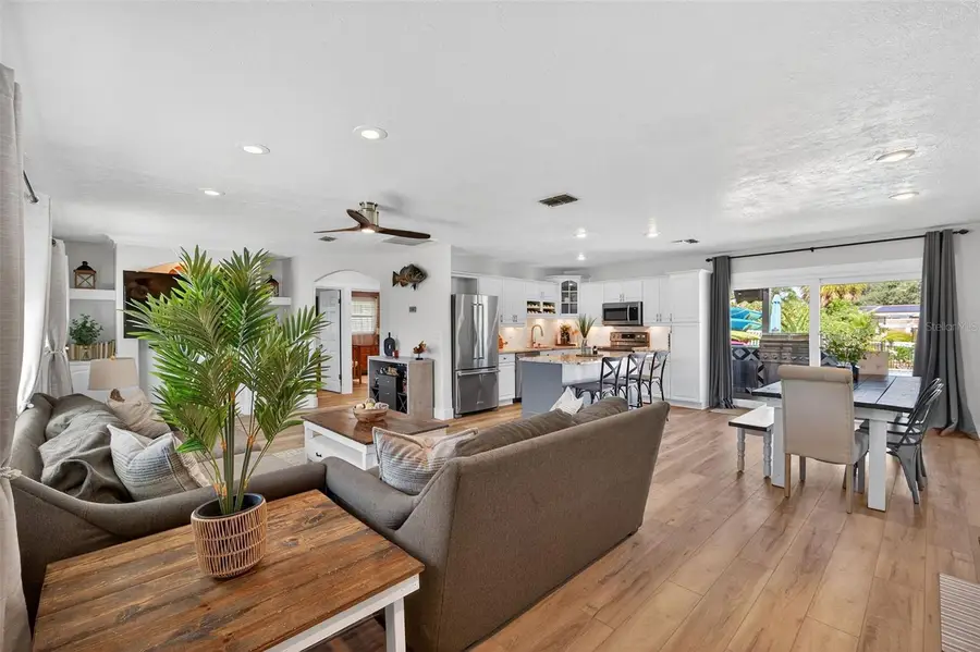 513 Dolphin Avenue Se, Saint Petersburg, FL 33705 - Image #3