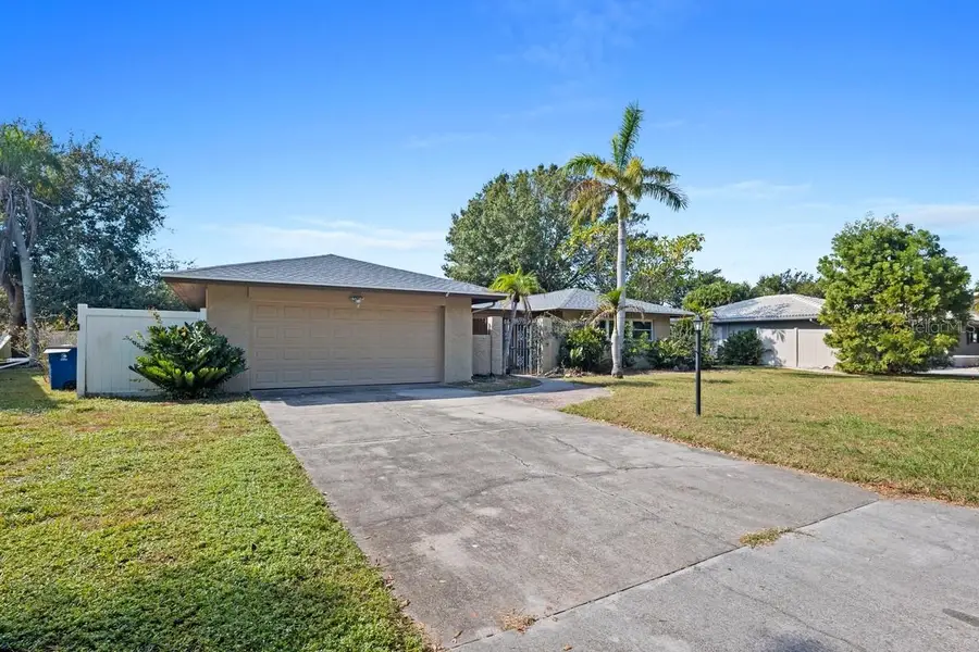5687 Eichen Circle E, Fort Myers, FL 33919 - Image #2