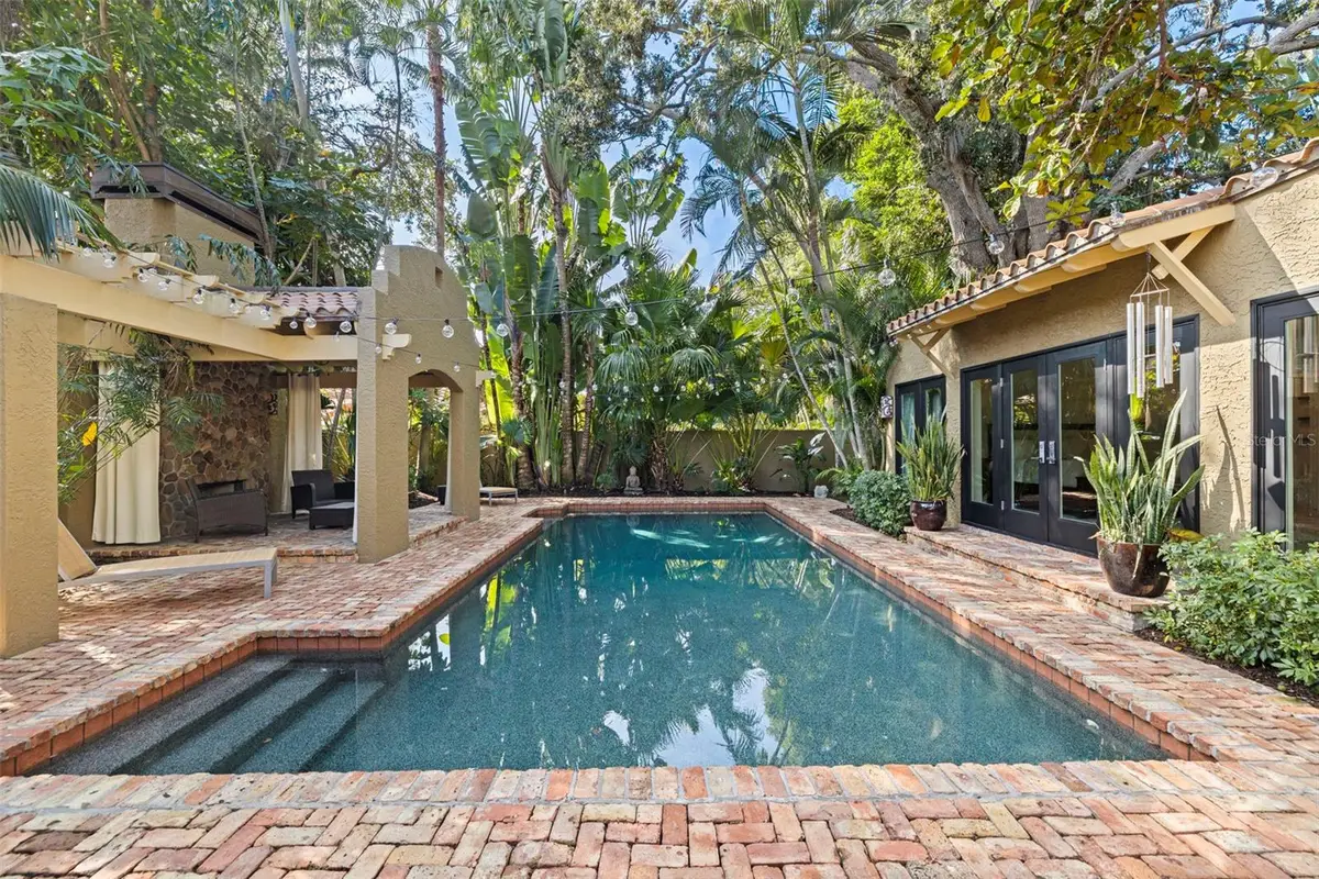 808 Brightwaters Boulevard Ne, Saint Petersburg, FL 33704 - Image #1