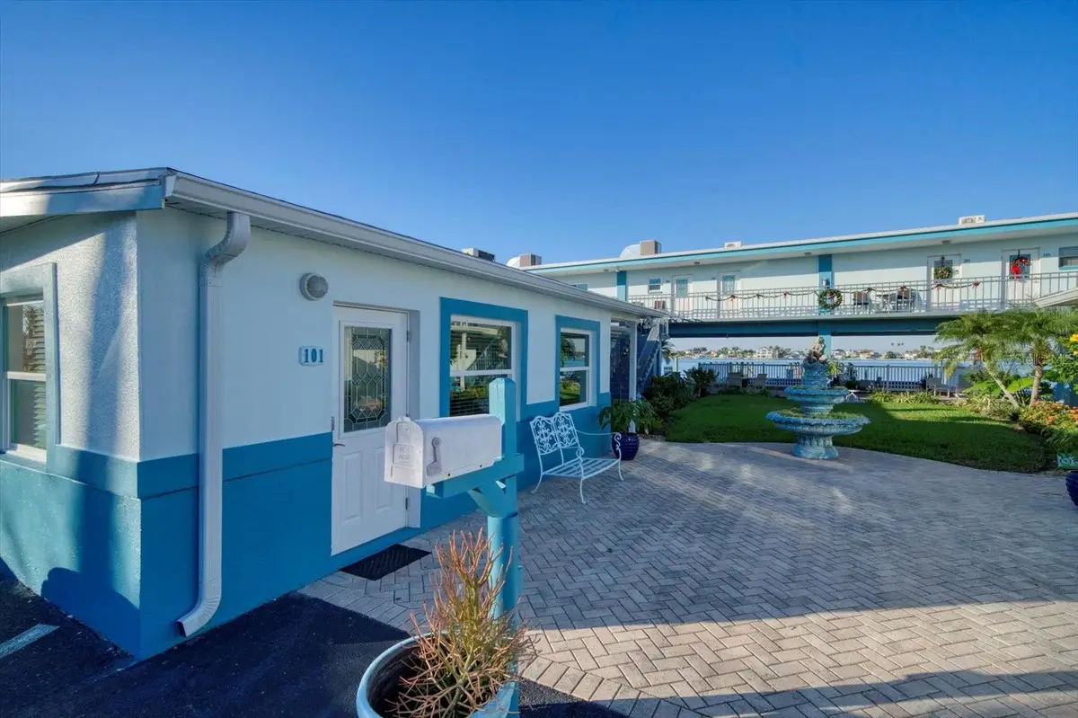 16 Paradise Lane #101, Saint Petersburg, FL 33706 - Image #1