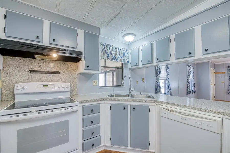 283 Pelican Drive N, Oldsmar, FL 34677 - Image #3