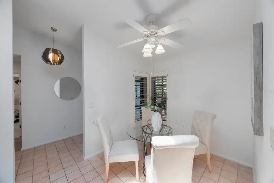842 Amelia Court Ne, Saint Petersburg, FL 33702 - Image #2