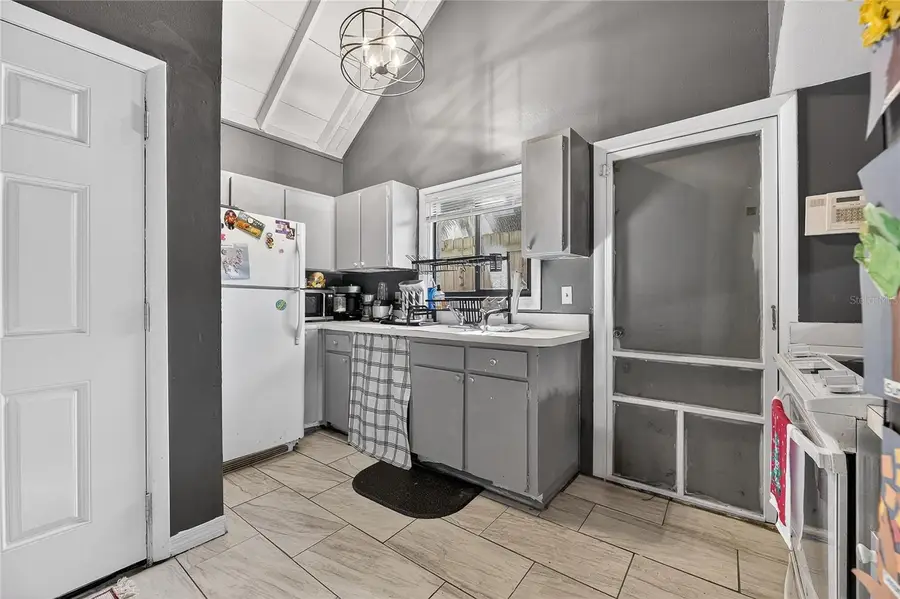 5601 Ashley Oaks Drive #6, Tampa, FL 33617 - Image #3