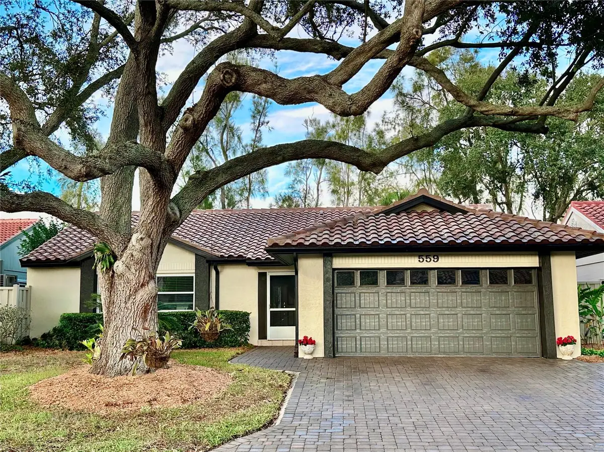 559 Quintana Place Ne, Saint Petersburg, FL 33703 - Image #1