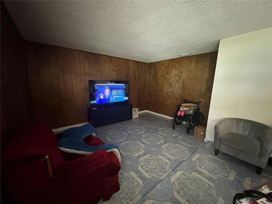 6513 Runningwoods Drive, Tampa, FL 33634 - Image #3