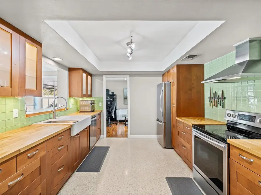 1090 Mcfarland Street, Dunedin, FL 34698 - Image #2