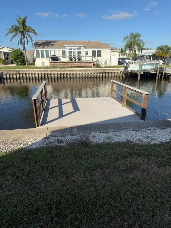 203 Mount Isle Avenue Ne #200, ST PETERSBURG, FL 33702