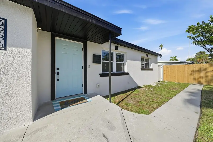 4234 Des Moines Street Ne, Saint Petersburg, FL 33703 - Image #2