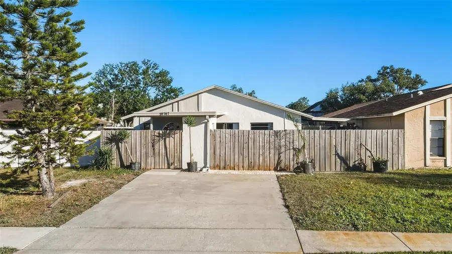 10707 Crowngate Lane, Tampa, FL 33624 - Image #2