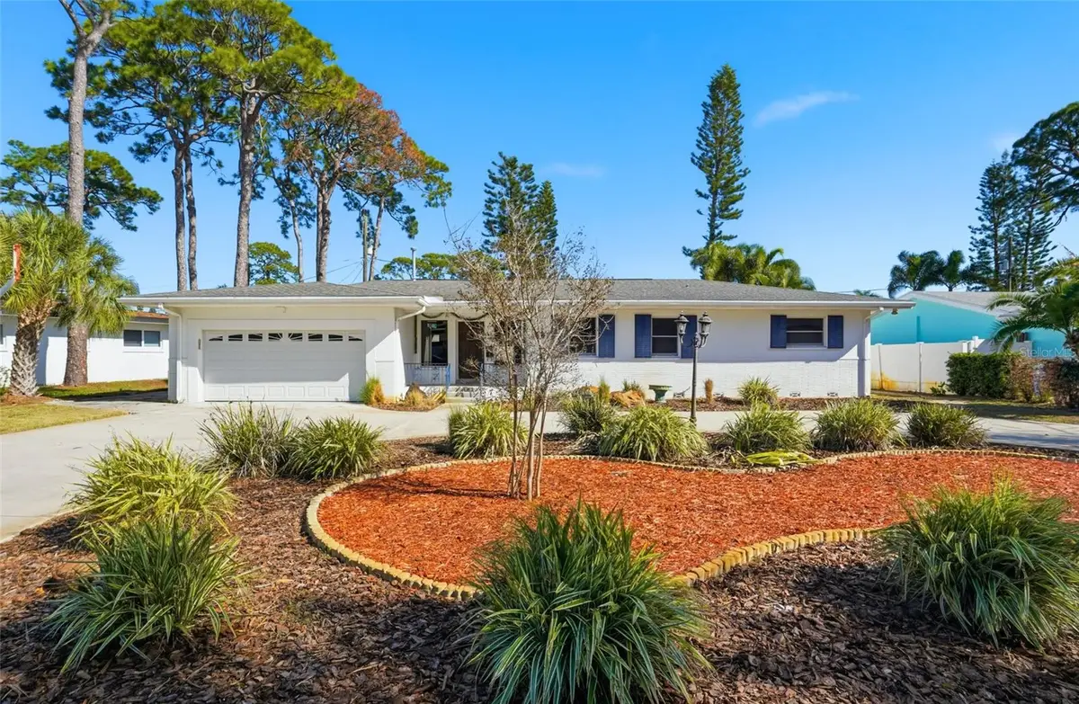 1302 Robin Road S, Saint Petersburg, FL 33707 - Image #1