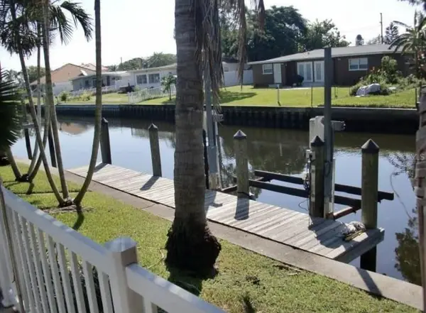 9570 Sun Isle Drive Ne, ST PETERSBURG, FL 33702