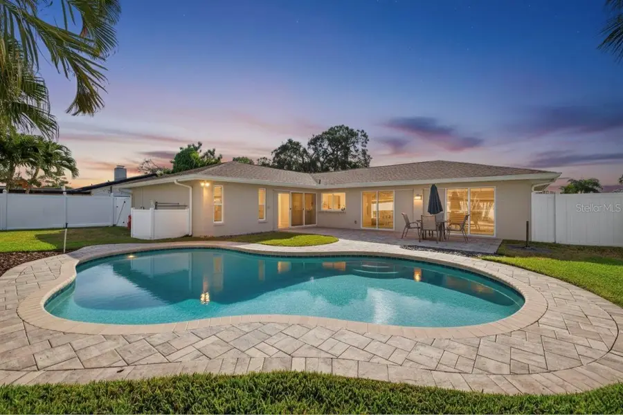 2043 Tanglewood Way Ne, Saint Petersburg, FL 33702 - Image #2