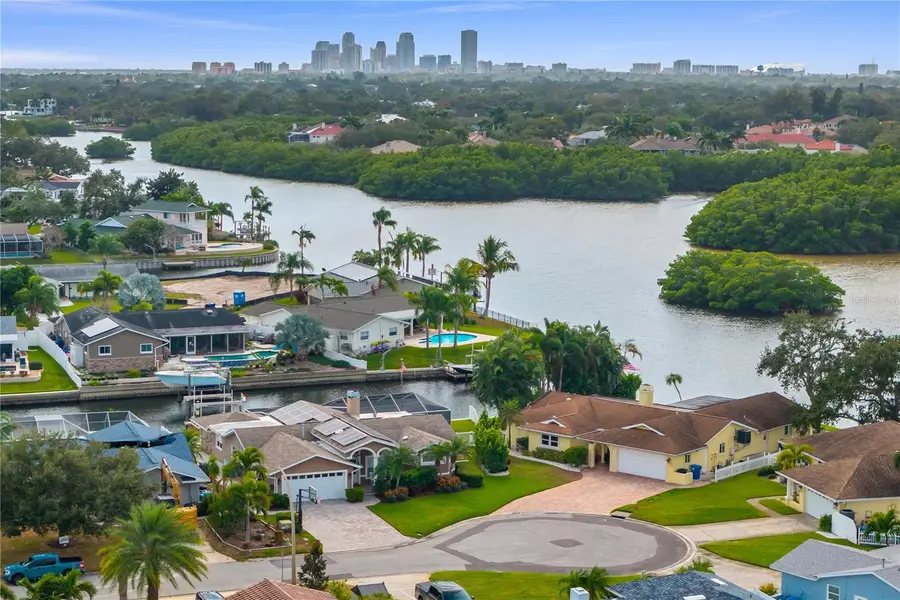 1320 52nd Avenue Ne, Saint Petersburg, FL 33703 - Image #2