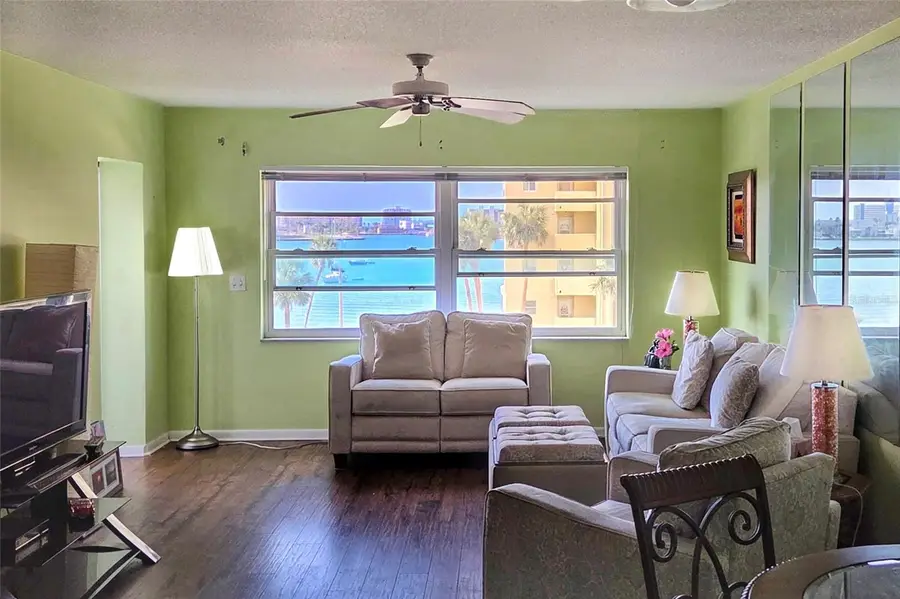 4550 Cove Circle #406, Saint Petersburg, FL 33708 - Image #3